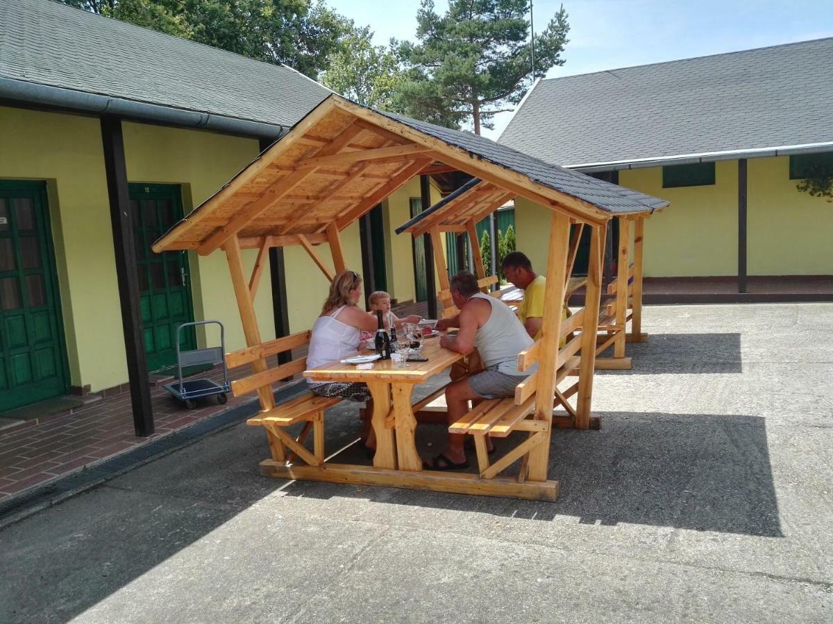 Vadasa Motel Es Etterem Hegyhatszentjakab Bagian luar foto
